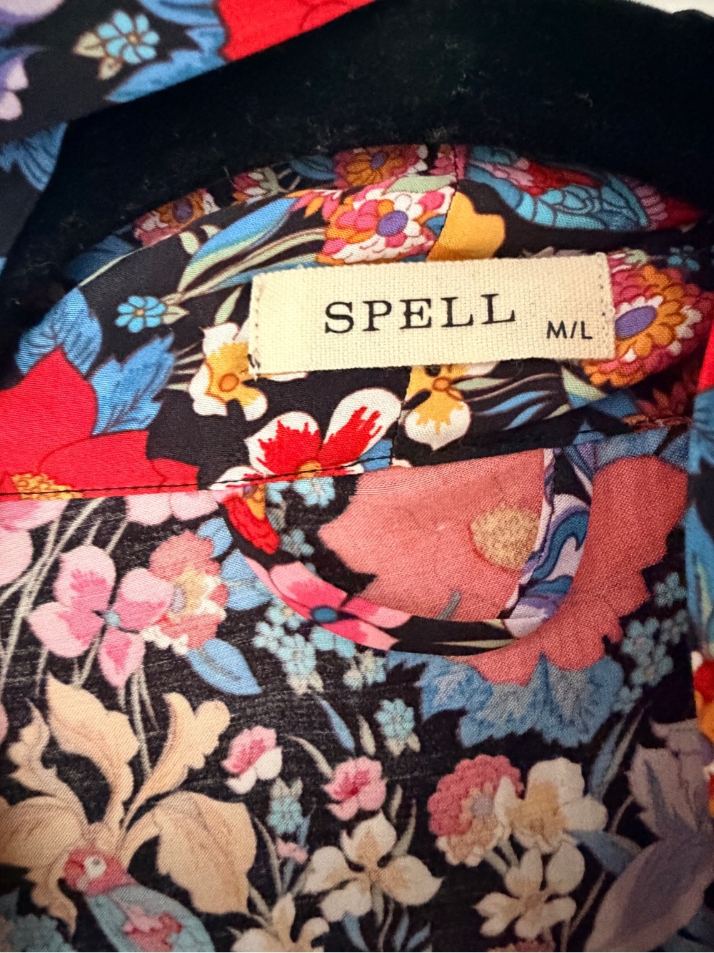 Spell Robe M/L EUC - Picture 3 of 7